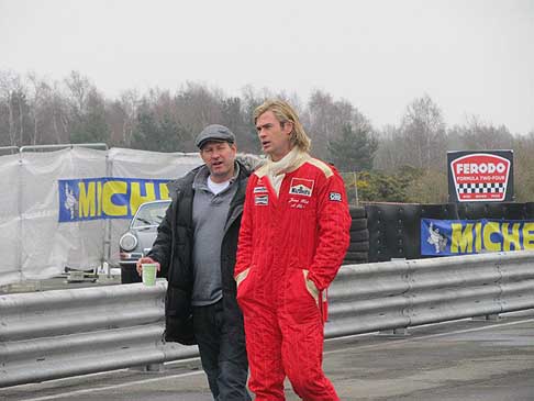 Film di Niki Lauda - Chris Hemsworth nei panni del pilota James Hunt nel Film Rush
