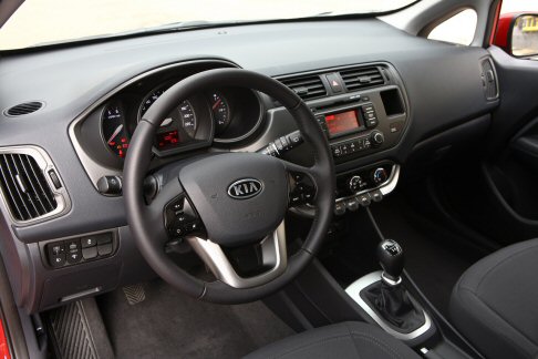 Kia rio 2014 interni