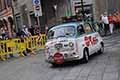 Fiat 600 Multipla Mister Croccantino sal bizzarro furgoncino depoca alle Mille Miglia 2021, passaggio della Freccia Rossa a Reggio Emilia