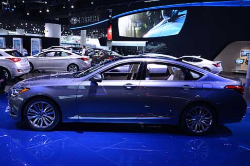 Hyundai - La nuova Genesis si propone con un design armonioso, interprete del recente linguaggio stilistico Fluidic Sculpture.