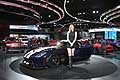 Supercar SRT Viper e hostess a Detroit Auto Show 2016