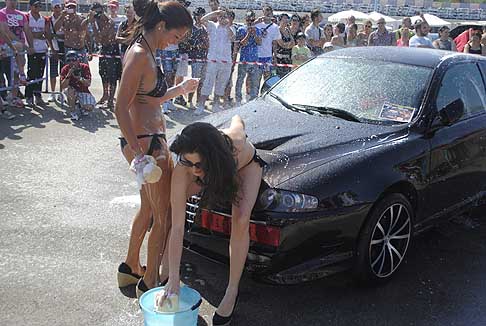 sexy-car-wash-donne-motori