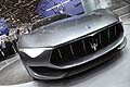Maserati Alfieri Concept la linea  snella e gli unici elementi decorativi sono i condotti dellaria finemente integrati sui passaruota