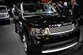 Fuoristrada Range Rover nero metalizzato calandra al Salone di dellAuto di New York