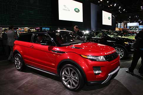 Land Rover - Land Rover Evoque rossa metalizzato al Salone Intenazionale dellAutomobile di New York