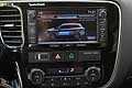 Mitsubishi Outlander PHEV cruscotto centrale con display