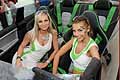 Le hostess sedute all'interno della Skoda Fabia RS 2000 Concept