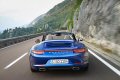  La Porsche Carrera 4 scatta da 0 a 100 km/h in 4,5 secondi, che diventano 4,7 nella versione a cielo aperto, mentre la velocit massima  pari a 285 km/h, con consumi compresi tra 8,6 ed 8,7 l/100 km.