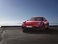 La Boxster GTS scatta da 0 a 100 km/h in 4,7 secondi, mentre la Cayman GTS impiega un decimo di secondo in meno nel passaggio da fermo a 100 km/h.