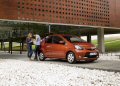 La nuova Aygo presenta tutti i dettagli del nuovo linguaggio stilistico di Toyota, con interni dotati di nuovi schemi cromatici, maggiore connettivit per il sistema di infotainment, e il cambio sul volante nelle versioni con trasmissione Multimode.