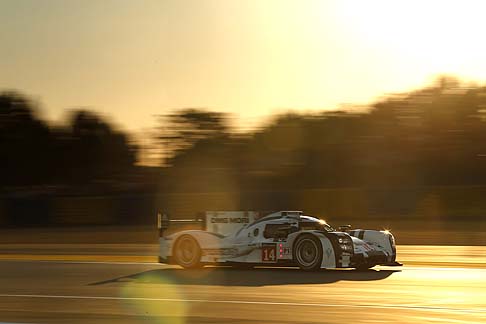 Porsche - Nella categoria LMP2, la Morgan-Nissan guidata da Julien Canal, Olivier Pla e Roman Rusinov, appare destinata alla vittoria.