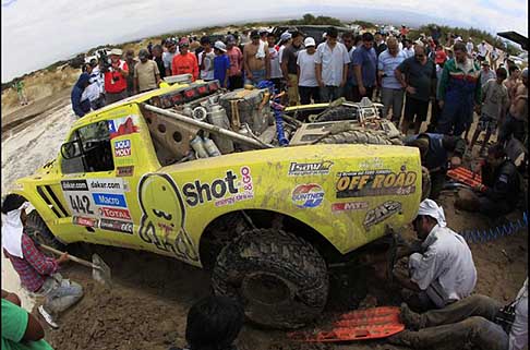 Dakar 2013 - Dakar 2013 11 stage La Rioja - Fiambal largentino Victor Mastromatteo con il Buggy pick-up soccorso