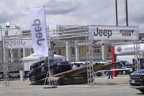 Jeep - Jeep Renegade quarto ostacolo bilancia alla 78^ Fiera del Levante di Bari