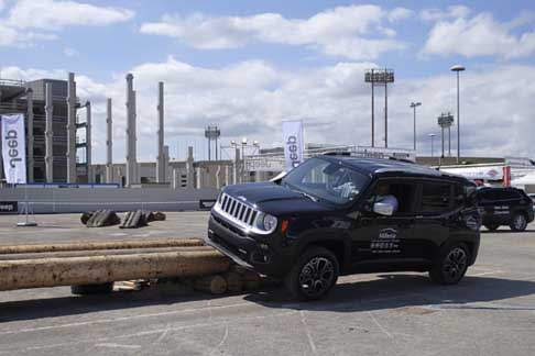 Jeep - Jeep Renegade primo ostacolo il tronco alla Fiera del Levante 2014