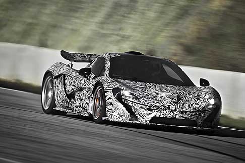 McLaren - McLaren P1 test drive sulla pista di Castelloli