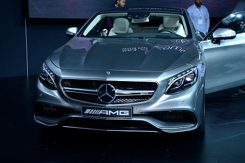 Mercedes-Benz - Mercedes-Benz S63 AMG 4MATIC Coup calandra, dotata anche di trazione integrale permanete con prevalenza di trazione al posteriore del 67%