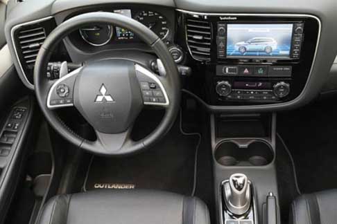 Mitsubishi Motors - Mitsubishi Outlander PHEV interni SUV