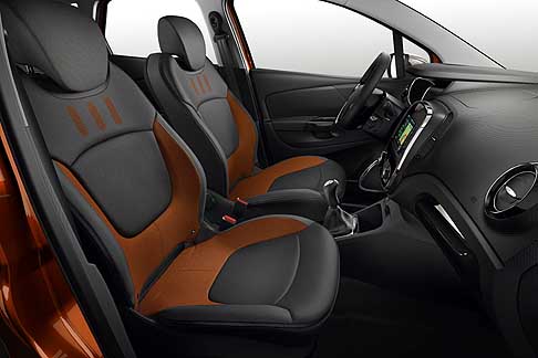 Renault - Renault Captur crossover sedili con interni generosi