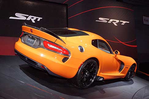 SRT - SRT Viper TA  una supercar a stelle e strisce