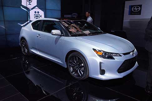 Scion - La Toyota svela in anteprima mondiale la Scion TC 2014 al Salone di New York 2013