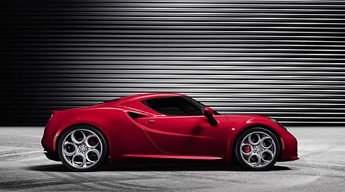 Alfa Romeo - L83 esima edizione del Salone di Ginevra vedr la presentazione della supercar compatta Alfa Romeo 4C, essenza della sportivit che segue i valori del brand.