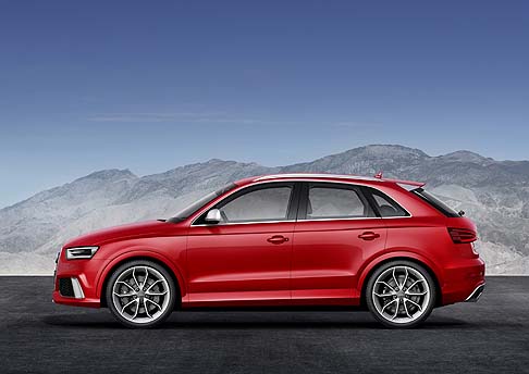 Audi - La RS Q3 abbina alle caratteristiche dei modelli RS, come la potenza e il piacere di guida, a soluzioni estetiche di grande appeal insieme ad una elevata praticit. 