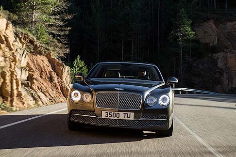 Bentley - Esclusiva e raffinatissima, la nuova Bentley Continental Flying Spur rappresenta un nuovo standard per le berline di lusso del brand, puntando su prestazioni elevate, lusso ricercato, maestria artigianale, design scolpito e tecnologia all'avanguardia.