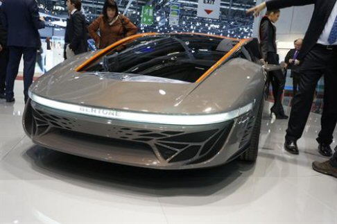 Bertone - Premiere che stupisce per linee e carattere, la Bertone Nuccio Concept rappresenta un omaggio al passato, allindimenticato fondatore Nuccio, ma con un sguardo rivolto al futuro. 