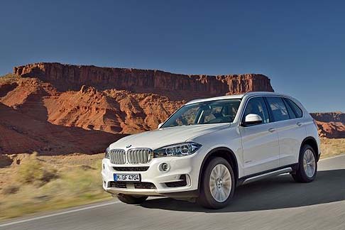 BMW - Pi lussuosa ed innovativa che mai, la BMW X5  stata il primo Sports Activity Vehicle (SAV) del mondo ed  ancora oggi il modello pi apprezzato su scala globale.