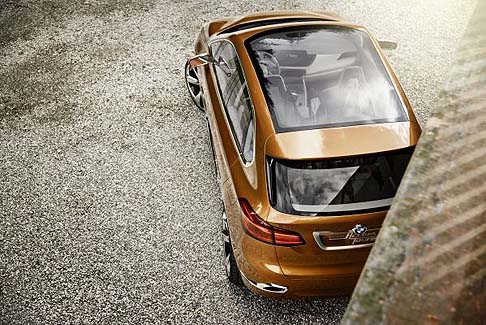 BMW - La BMW Concept Active Tourer Outdoor  un modello compatto premium, dagli spazi definiti in modo intelligente.