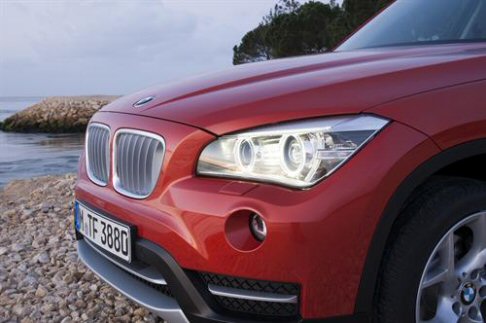 BMW - La gamma di propulsori della nuova BMW X1 si compone di tre motori a benzina e cinque motori diesel, con valori di potenza che oscillano da 116 CV a 245 CV. 