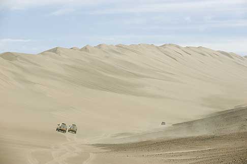 Dune di sabbia - Dakar 2012 Arequipa  Nazca in Per con un circuito a forma di un drago disegnato nella sabbia