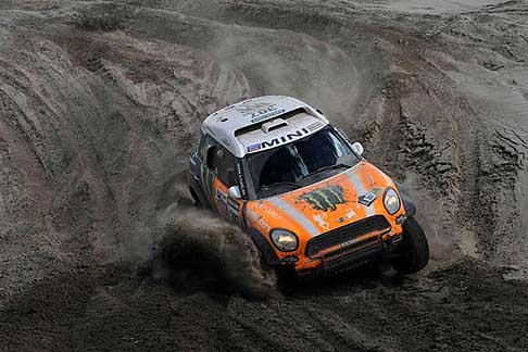 Dakar 2013 - Dakar 2013 vicolo n.307 di Novitskiy Leonid e navigatore Zhiltosov Konstantin su Mini Racing