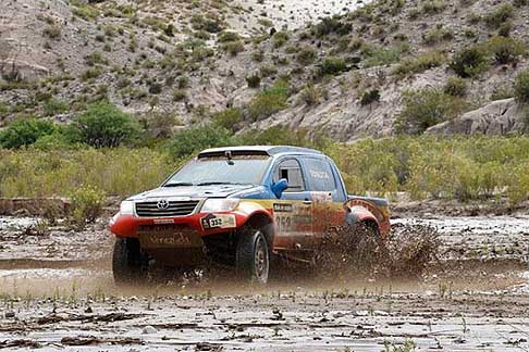 Dakar 2013 - Dakar 2013 vicolo n.352 del pilota Coffaro Nunzio e co-pilota Meneses Daniel pick-up Toyota