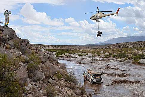 Dakar 2013 - Dakar 2013 piogge torrenziali nella 8^ tappa con i vicolli bloccati nel fango e soccorsi con eliccottero