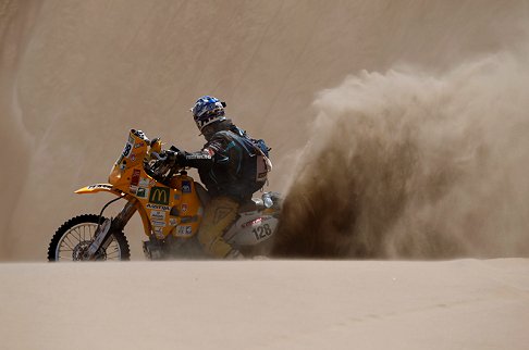 Yamaha - Dakar stage 12 - Il biker Ano Julio su moto Yamaha WRF 450 del Team Normans Raid