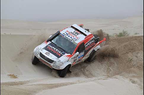 Dakar 2013 - Dakar 2013 11 stage La Rioja - Fiambal il driver Giniel De Villiers su Toyota Hilux pickup