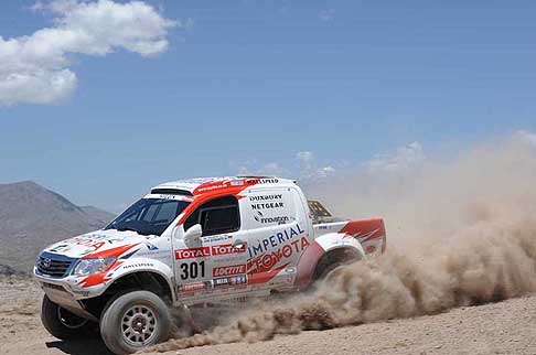 cars Toyota - Dakar 2012 la Toyota Hilux pickup guidata da Giniel de Villiers