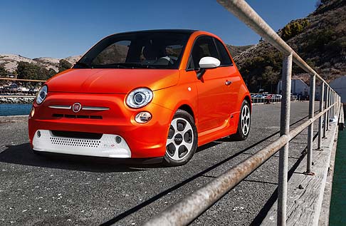 Fiat - Sulla passerella di Ginevra potremo, inoltre, ammirare anche la Fiat 500e, vettura elettrica presentata di recente al Salone di Los Angeles e che sar commercializzata solo negli Stati Uniti.