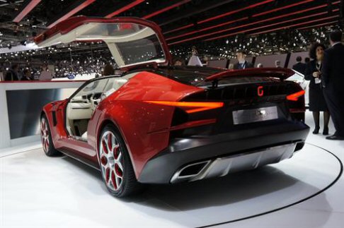 Italdesign Giugiaro - Ma il fianco della Brivido nasconde anche un gioiello tecnologico: gli specchietti retrovisori laterali sono sostituiti da un innovativo sistema elettronico composto da due telecamere che emergono dalla carrozzeria. 