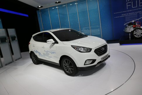 Hyundai - Ma il Salone di Parigi rappresenta anche la vetrina ideale per annunciare l'inizio della produzione in serie, gi dalla fine del 2012, della ix35 FCEV.