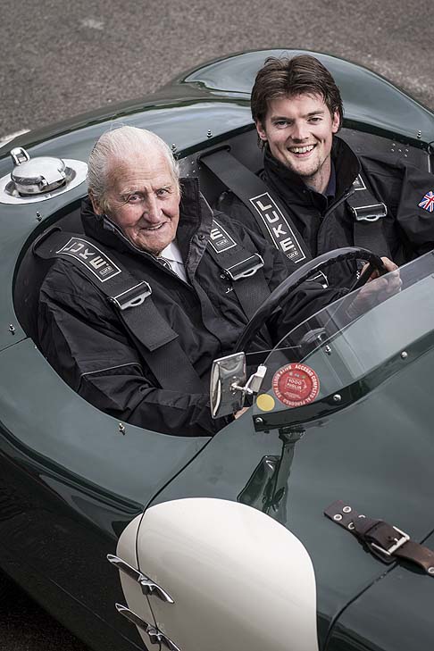 Jaguar - Questo elenco di vip appassionati di auto depoca sar guidato da Alex Buncombe e Chris Harris, che siederanno su una Jaguar C-Type appartenuta al campione di Formula 1 Fangio. 