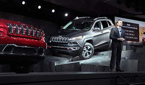 Jeep - Le versioni in catalogo saranno: Sport, Latitude, Limited e Trailhawk, questultimo dotato di badge Trail Rated, tutti declinabili in undici differenti colorazioni. 