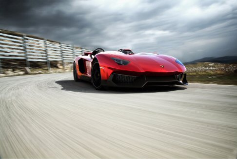 Lamborghini - La base tecnica dellAventador J deriva dal nuovo modello 12 cilindri Lamborghini Aventador LP 700-4, che al suo debutto nel 2011 ha affascinato il pubblico