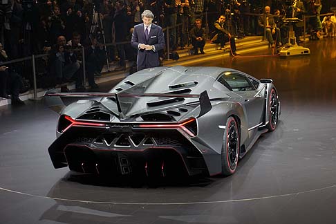 Lamborghini - La trilogia composta dai tre esemplari unici della Veneno sar prodotta nel corso del 2013 e consegnata ai rispettivi proprietari, che dovranno sborsare ben tre milioni di euro (tasse escluse). 