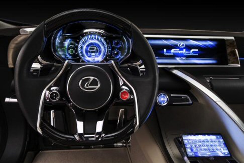 Lexus  - I leggeri sedili anteriori, dallo stile sportivo, sono formati da pi strati e richiamano lintreccio di linee dell abitacolo.