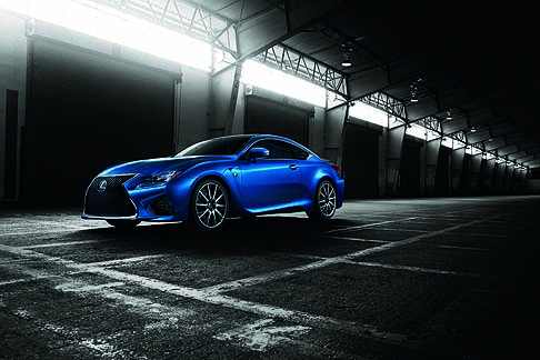 Lexus - In abbinamento a questo sospendente propulsore, la RC F propone una nuova trasmissione a 8 marce con la prima installazione al mondo del Torque Vectoring Differential (TVD) su un coup sportivo.