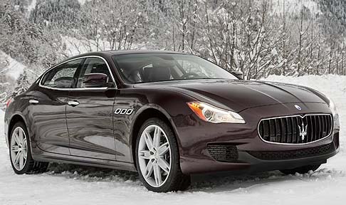 Maserati - A poche settimane dal lancio commerciale del restyling, lammiraglia Quattroporte introduce una variante V6 particolarmente efficiente, la Quattroporte S, disponibile anche nella versione a trazione integrale Q4.