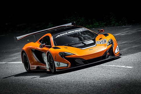 McLaren - La versione stradale offre una geometria delle sospensioni rivista, carreggiata pi ampia e aggiornamenti al setup in generale, che promettono di migliorare il livello di guidabilit. 