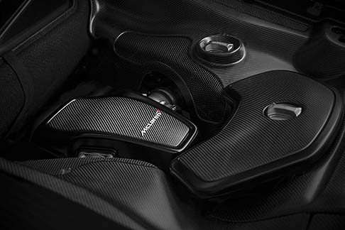 McLaren - La meccanica si affida a sospensioni con il ProActive Chassis Control e Cambio a doppia frizione a 7 rapporti. Lunit in dotazione  l'ultima evoluzione del V8 sovralimentato dalla potenza di 650 CV. 